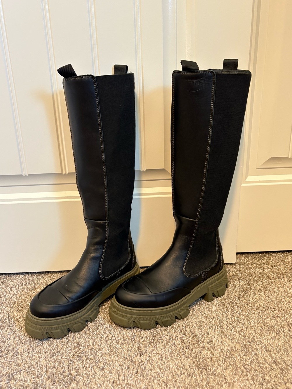 Ganni tall leather Chelsea boots chunky olive-green treaded sole size 37 / 7